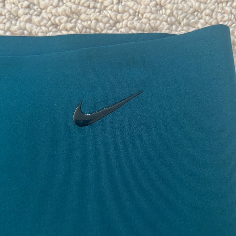 Nike Women’s Large work-out pants NWOT - Picture 2 of 4